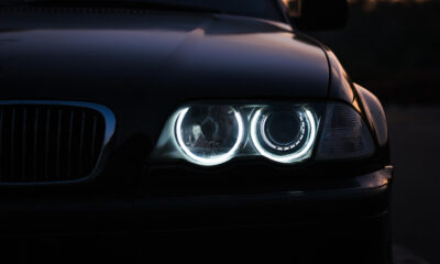 Pot să folosesc becuri LED la farurile mașinii